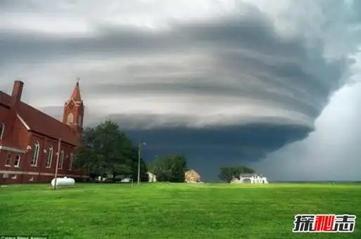 美国龙卷风走廊视频平均每年刮1000次龙卷风荒无人烟
