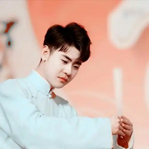 张云雷卡通头像无水印