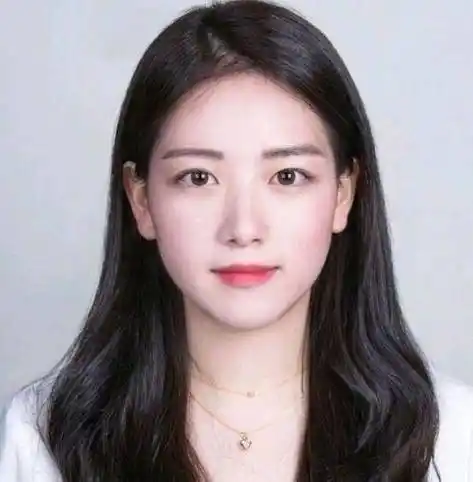 拍证件照时,记住这四个"心机"打扮,不p图也能美出新高度!