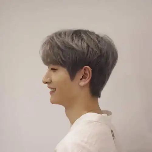 00后男生流行发型,小男生剪这样的发型更帅气,更时尚