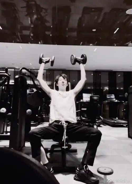 刘宇宁互动仪式感##刘宇宁健身碎片视频##刘宇宁黑白健身动感vlg