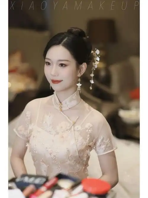 敬酒服造型分享新娘妆