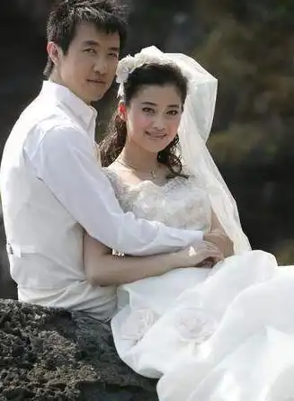 组图梅婷怀孕外地待产揭秘梅婷鄢颇李小冉情感真相