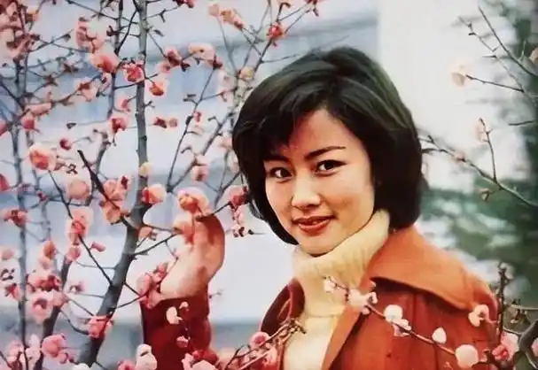 回顾赵娜:一嫁祝延平二嫁杜淳老爸杜志国,如今与儿子相依为命