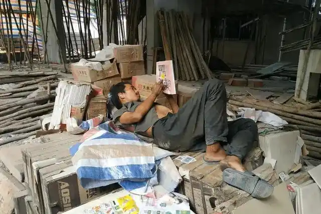 2019年10月31日,东莞市"让爱回家"的志愿者,又成功救助了一名流浪汉