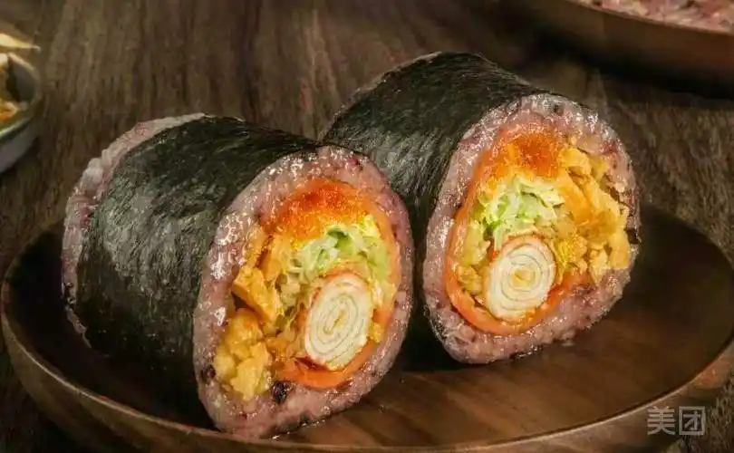 和风火腿蟹柳饭团图片