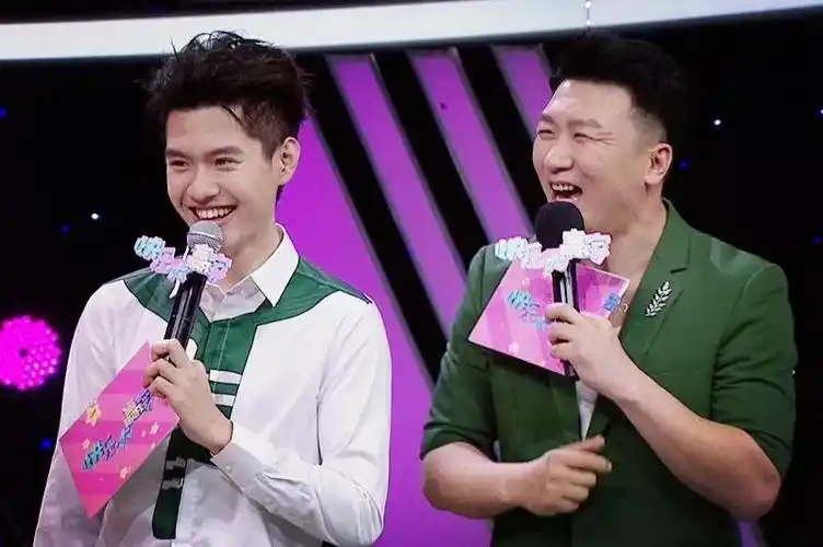 一直到现在的各档节目,从多年前的《派对》,《喜剧学院》他们全家都