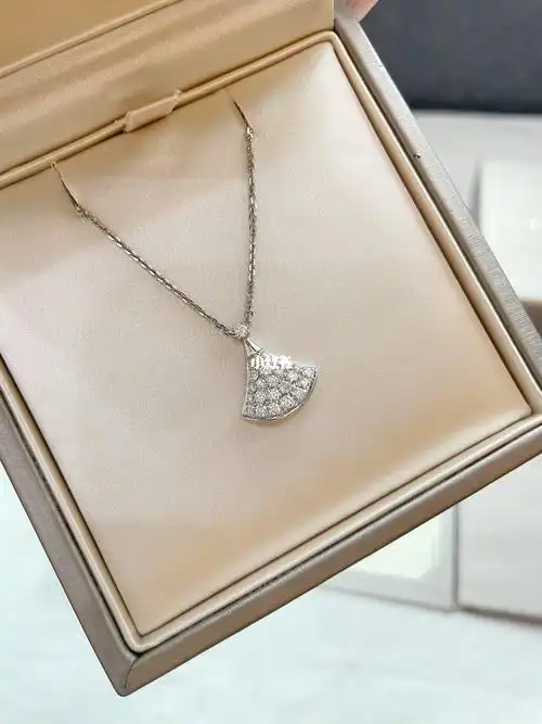 22800出宝格丽满钻扇子项链