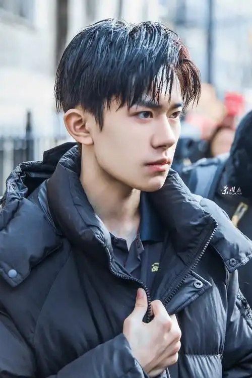 【0219 易烊千玺生图】少年一笑,人海浮摇!
