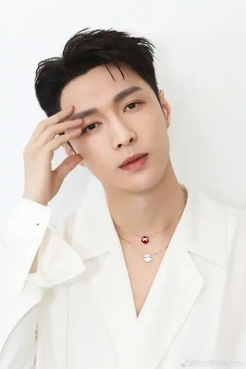 张艺兴说李荣浩新歌过于好听##张艺兴想和李荣浩合作一首河流