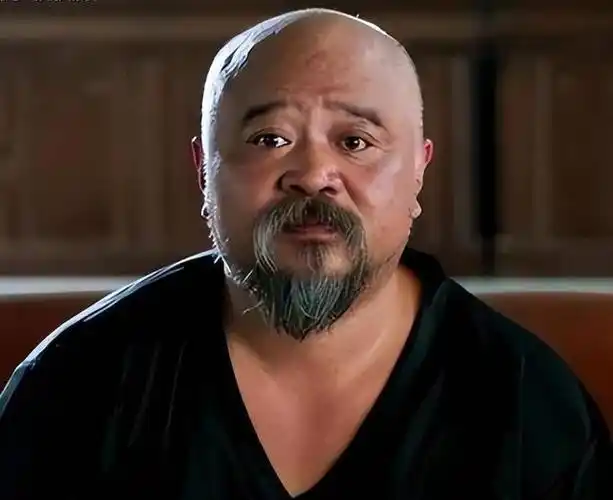 演员李琦不顾医生劝阻每天2包烟顿顿8两白酒今身体状况如何