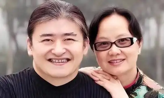 刘欢和媳妇相识9天闪婚相濡以沫多年后悔当初对她放纵