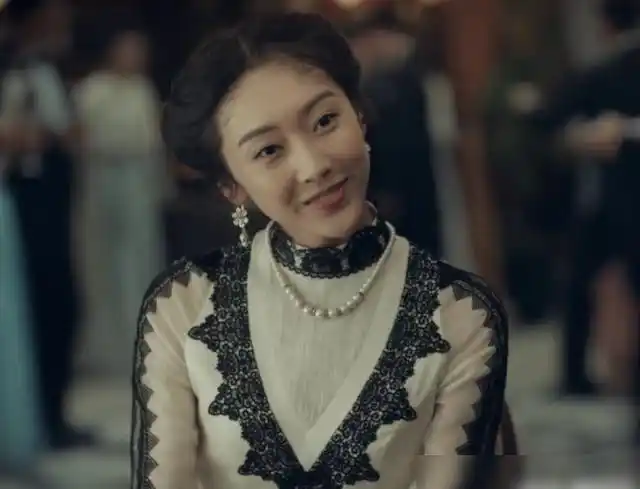 没错,在《烈火军校》中,宣璐是扮演了市长家的千金,因为戏份并不是