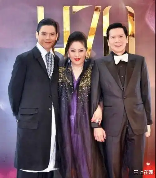 厉害的爸强势的妈漂亮的老婆儿女双全向佐我是一个废人