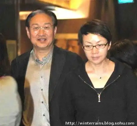 揭51岁宋丹丹情路与两任老公罕见私照曝光