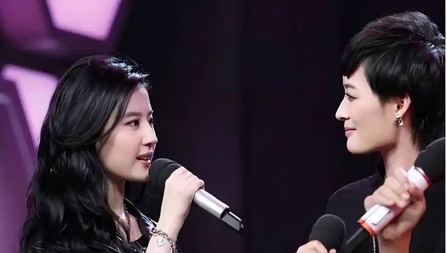 原创高开低走曾轶可带头网暴公职人员毁前途暧昧刘亦菲争议不断