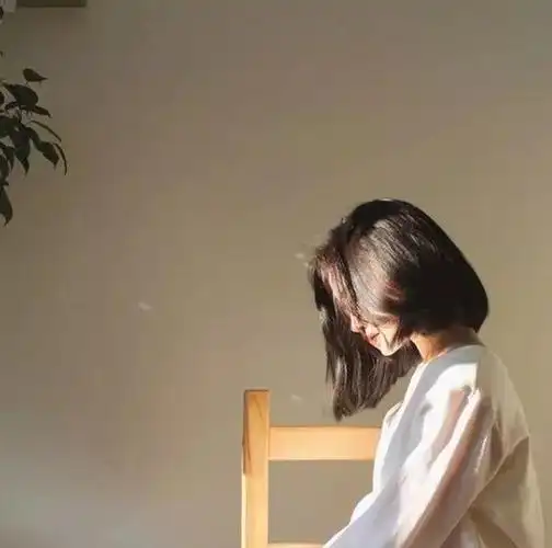 短发小姐姐头像短发小姐姐也可以性感又可爱哦