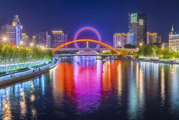 如果说天津最美的灯光夜景在哪里,那就非海河风景线莫属了.