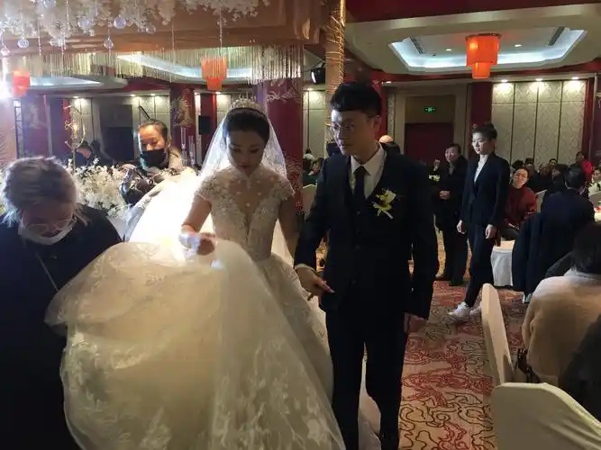 祝福你们新婚快乐!新娘同学的妈妈暨新郎妈妈的同学(小姐妹)作于2020.