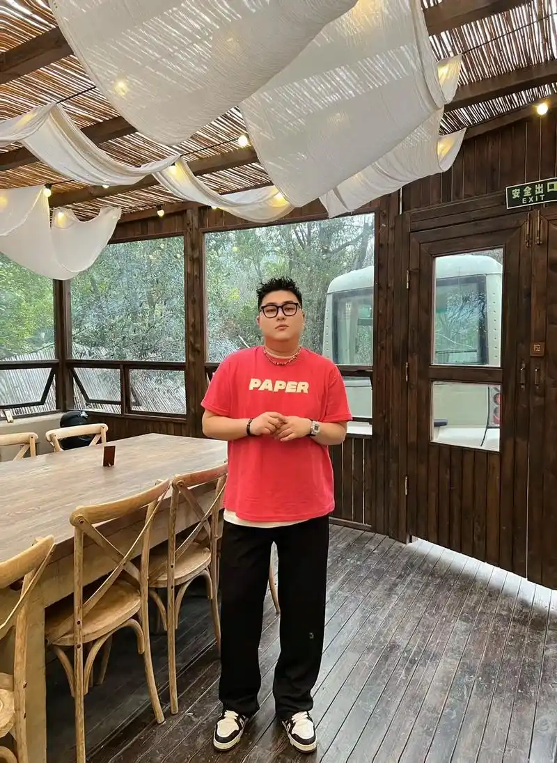 200斤胖胖男生挑战|185大帅哥穿搭.喜欢简约风格 第四套 - 抖音