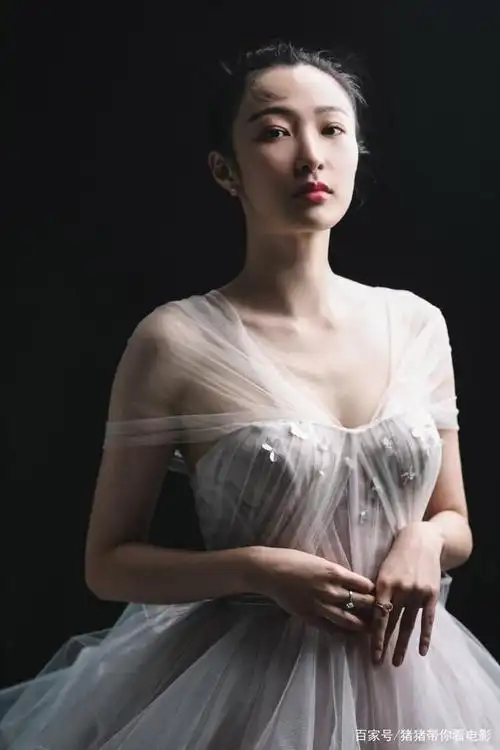 王梓桐:身材高挑,风姿绰约