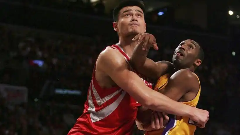 关于科比打姚明的视频录像的配图及描述