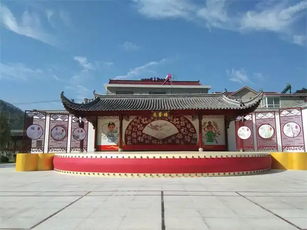 建成文化体育活动中心广场2000多平方米,新建乡村大舞台1座,安装健身