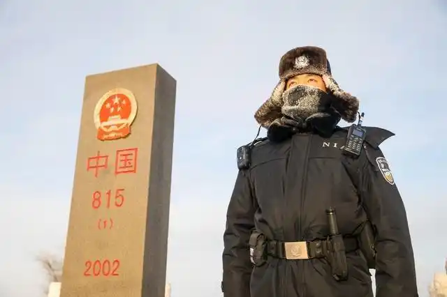 零下31边检民警坚守国门迎接新年第一缕阳光