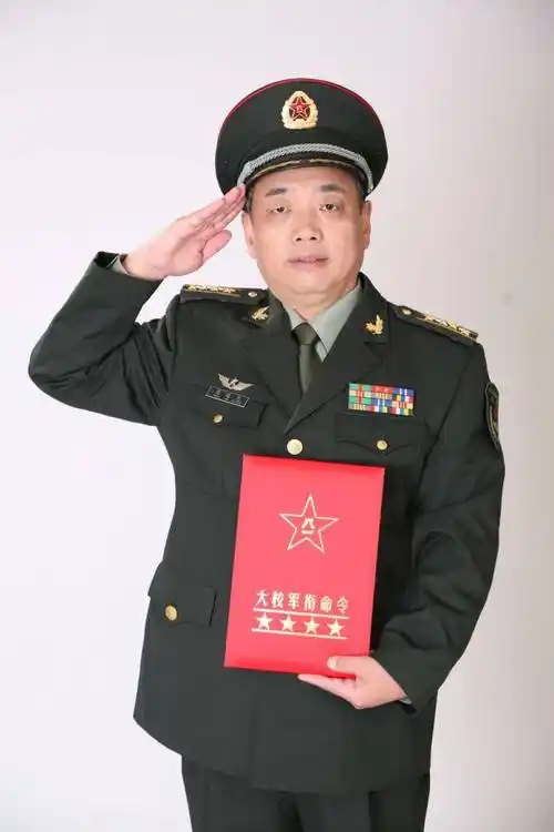 红师教育范进忠的军装照_文职_工作_军服