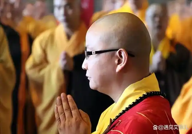 2008年,四川什邡市罗汉寺主持素全法师,主动连破多戒,却未受到世人