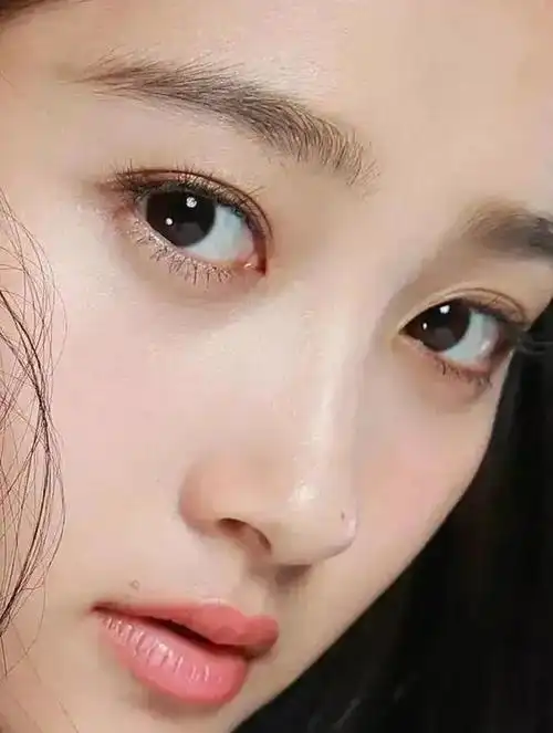 形容眼睛干净清澈的句子英语形容眼睛干净清澈的句子秋水