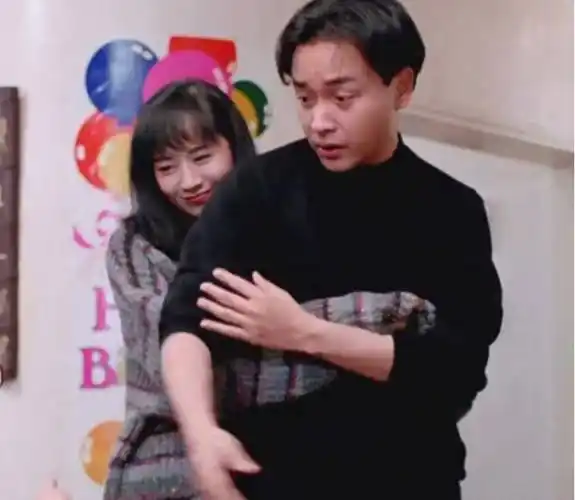 她是张国荣唯一求过婚的人今63岁依旧时尚却活在后悔之中