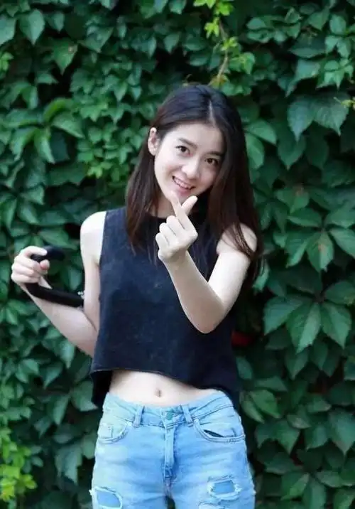 作为新生代小花,张雪迎可是实至名归的明星学霸.