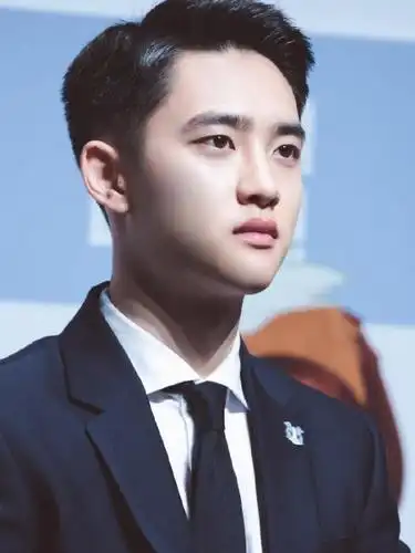 exo张艺兴送都暻秀入伍,再现摸头杀,合照超有爱!