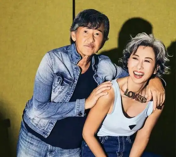 林子祥前妻吴正元出席娱乐圈派对,风度翩翩,哪里像70多岁