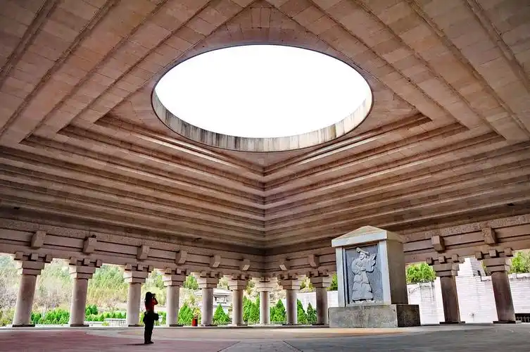 追梦一我的2013>建筑类---天圆地方(黄帝陵轩辕殿)