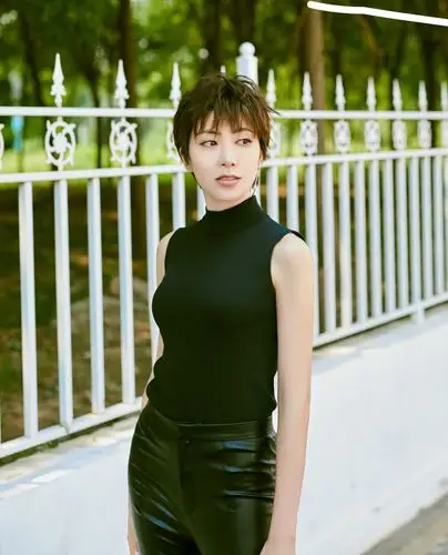 主持人紫檀 最新时尚写真上线