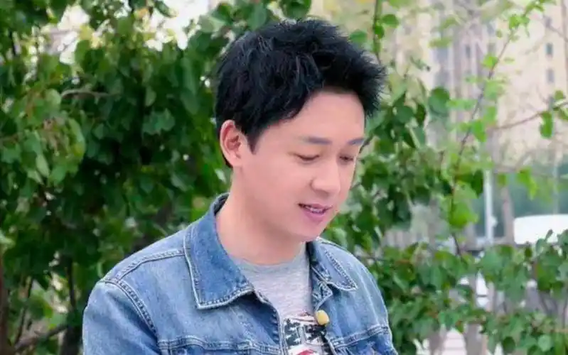 遭厌恶,顶顶不自在冷漠相对,两人出行被误认为姐妹_潘粤明_妈妈_网友