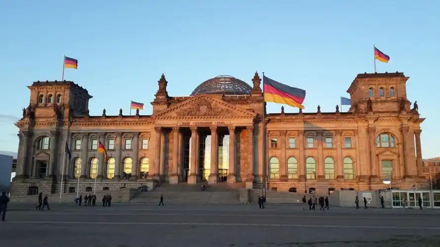 data-lemmaid="147953">德国 /a>东北部,是德国的首都和最大的城市