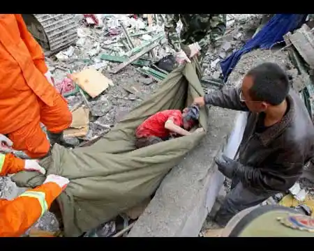 铭记汶川大地震之父亲(组图)