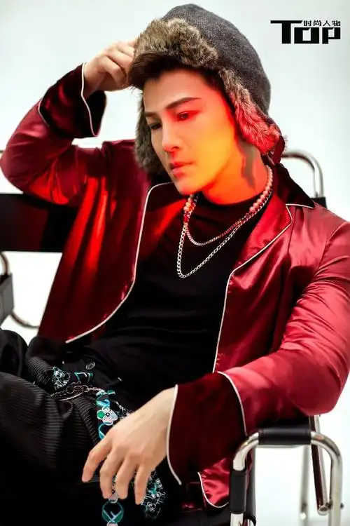 许绍洋登杂志封面 出道20年依旧帅气仿佛被冻龄__凤凰网