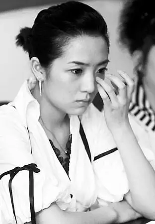 超女谭静首开发布会 高调打官司起诉一报一网(图)