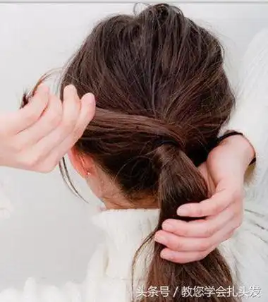 中年女人发型扎法简单又好看(简洁又优美的符合中年女性的直发发型