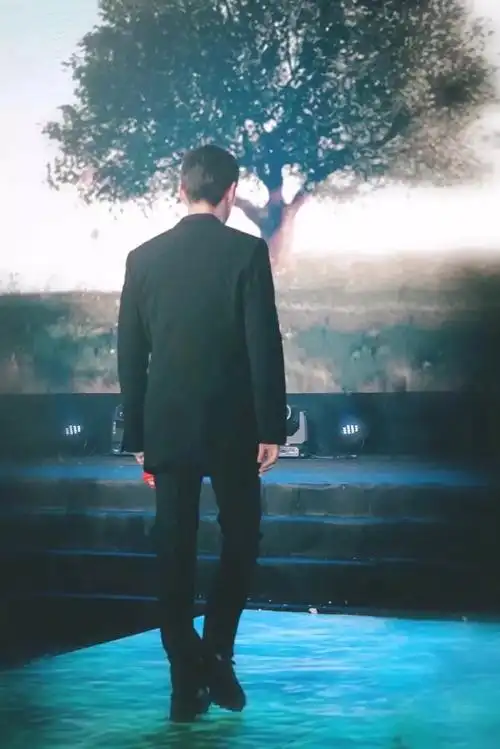 【胡歌】【互动】你看过胡歌的背影吗?