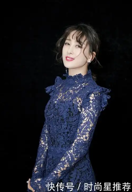 "马漂亮"马苏亮相活动,身穿蓝色蕾丝裙装,苗条身材超撩人