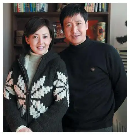 她11次登上春晚曾多次扮演冯巩媳妇如今47岁像少女一样