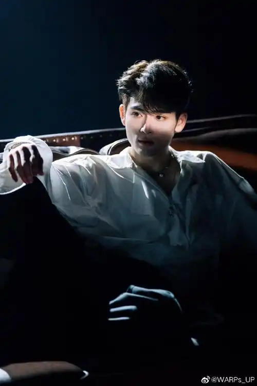 创造营二公来势汹汹#@创造营2021-力丸&@创造营2021-赞多二公舞台照.