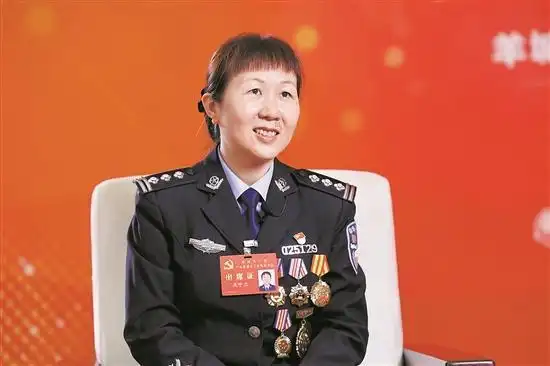 广州市公安局海珠区分局新港派出所副所长吴宇兰代表平安就是我们最大