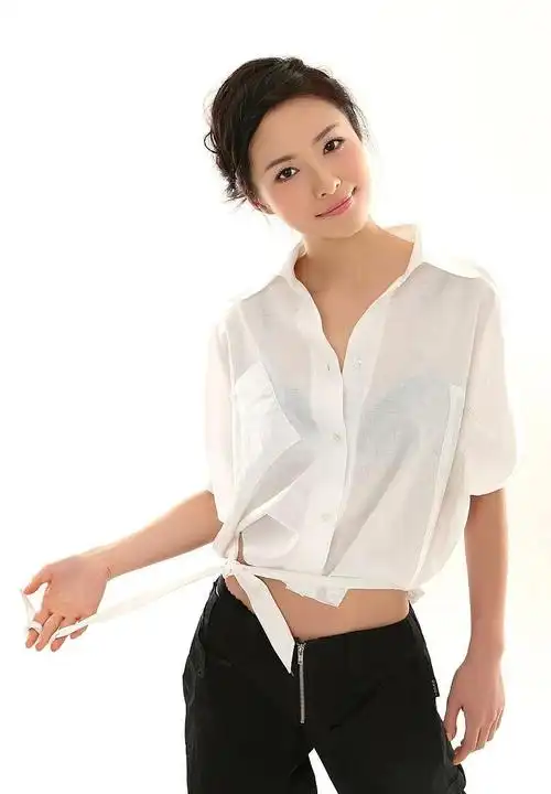 原创江一燕现在真是贴近生活穿着睡衣蒸面食很有的家庭人妻感