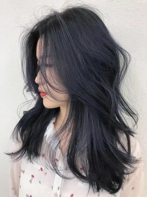 皮肤暗黄染什么颜色头发显皮肤白(适合黄皮染的三种发色)-四五百科